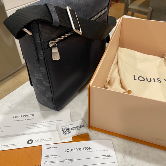 Louis Vuitton Men’s cross body bag - Picture 4 of 12